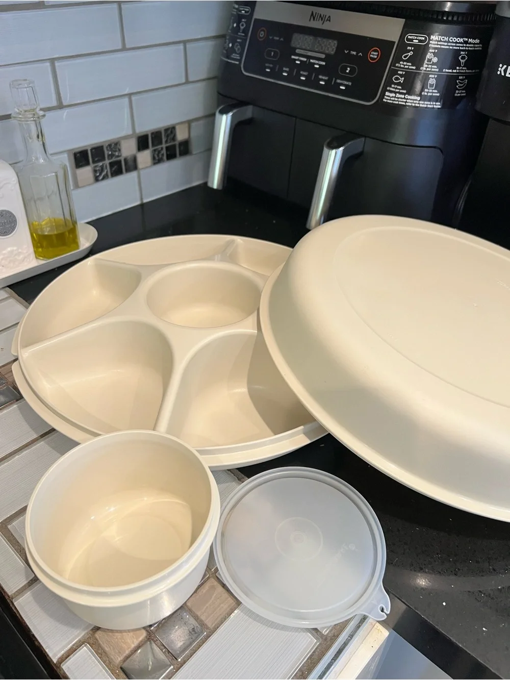 Tupperware Cream Divided Serving Tray with Central Lidded Dip Cup (4 pieces)